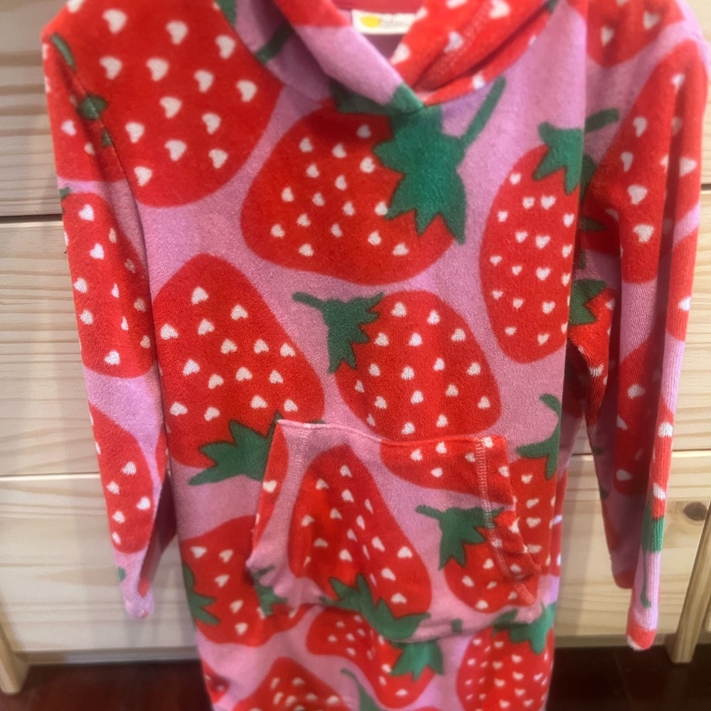 Boden Pink Strawberry 🍓 Hooded coverup. Perfect for summer ☀️